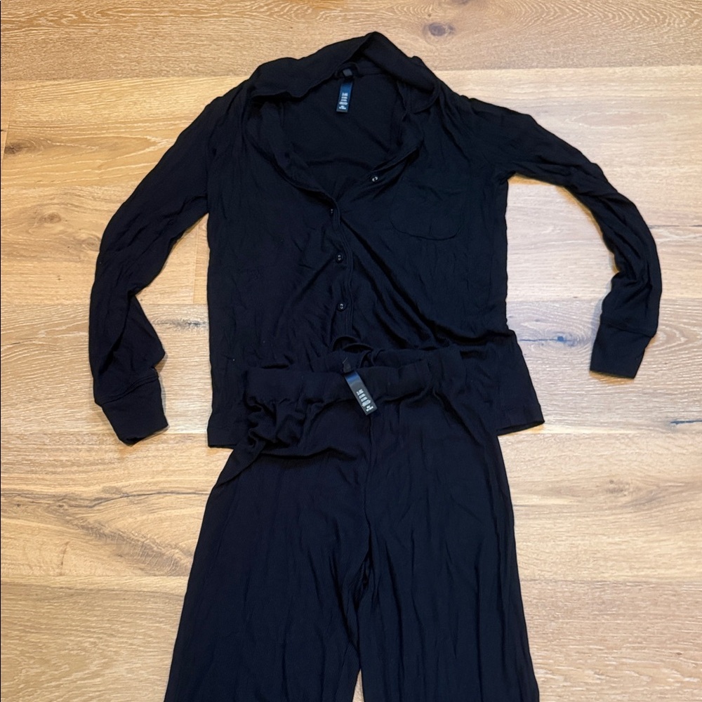 Skims black Sleepwear Set